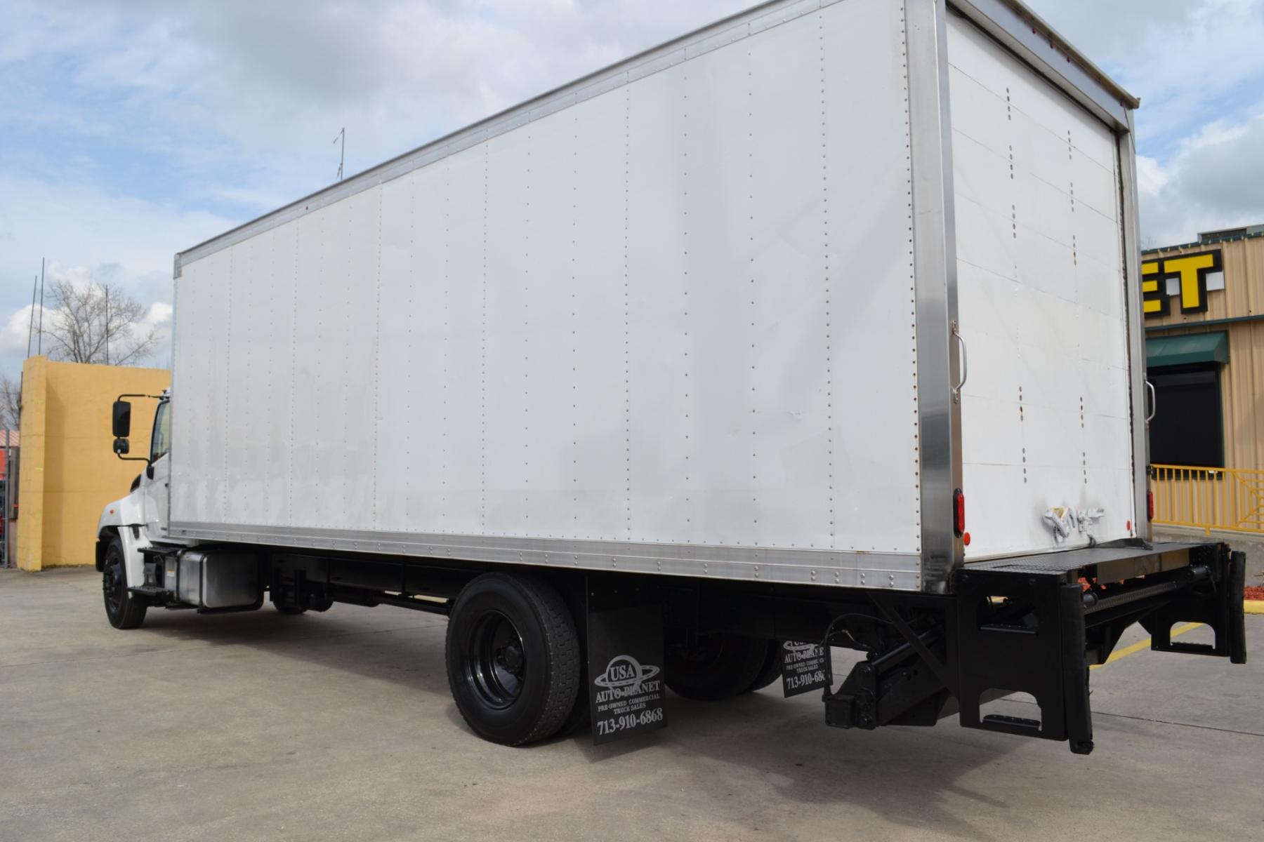 2020 WHITE /BLACK HINO 268 with an JO8E-WU 8.0L 230HP engine, ALLISON 2200HS AUTOMATIC transmission, located at 9172 North Fwy, Houston, TX, 77037, (713) 910-6868, 29.887470, -95.411903 - 25,950LB GVWR NON CDL, 26FT BOX, 13FT CLEARANCE, HEIGHT 103" X WIDTH 102", 2,500LB LIFT GATE, 95 GALLON FUEL TANK, SPRING RIDE, COLD A/C - Photo #7
